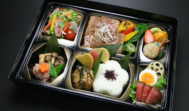飛騨牛弁当　彩（いろどり）